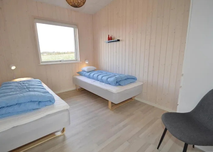 Three-bedroom In Feriehus *