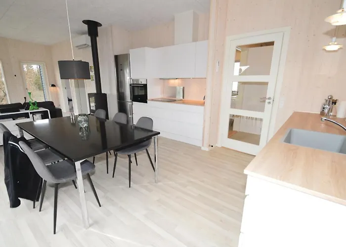 Three-bedroom In Feriehus