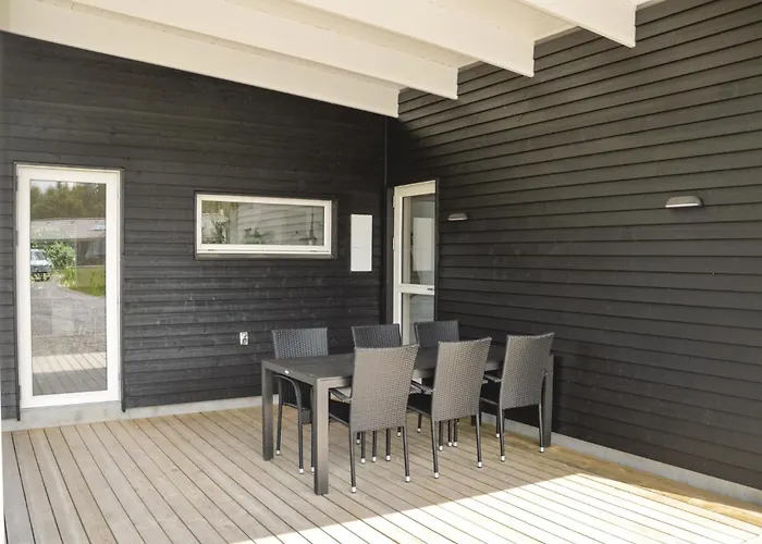 Three-bedroom In Feriehus